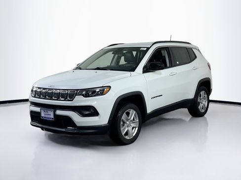 Used 2022 Jeep Compass Latitude image 1