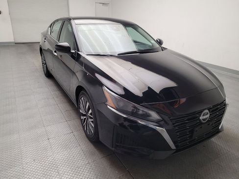 Used 2024 Nissan Altima 2.5 SV FWD image 14