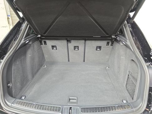 Certified 2021 Porsche Macan AWD/4WD image 25