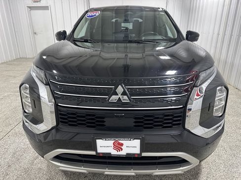 Used 2024 Mitsubishi Outlander AWD image 4