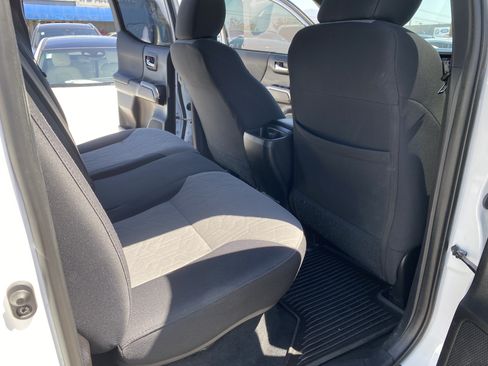 Used 2020 Toyota Tacoma TRD Sport w/ Technology Package RWD image 17