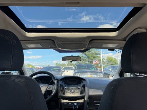 Used 2015 Ford Focus SE FWD image 21
