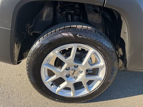 Used 2023 Jeep Renegade Latitude w/ Sun & Fun Group image 10