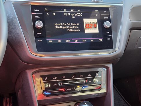 Used 2023 Volkswagen Tiguan SE R-Line image 18