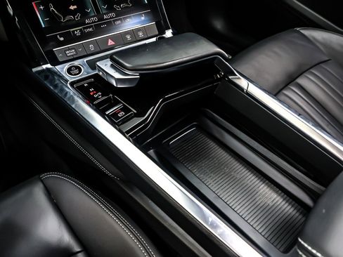 Used 2022 Audi e-tron Premium w/ Convenience Plus Package image 7