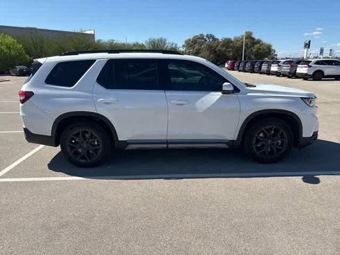 Used 2025 Honda Pilot Touring image 6