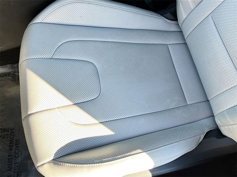 Used 2024 Hyundai Elantra Limited image 19