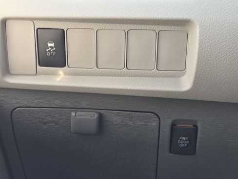 Used 2019 Toyota Sienna LE FWD image 23