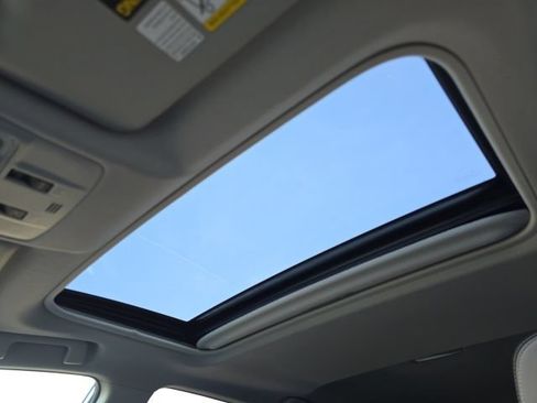 Used 2013 Toyota RAV4 XLE AWD/4WD image 23
