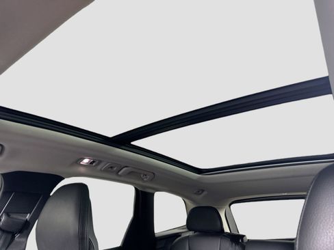 Used 2018 Volvo XC60 T6 Momentum w/ Convenience Package image 23