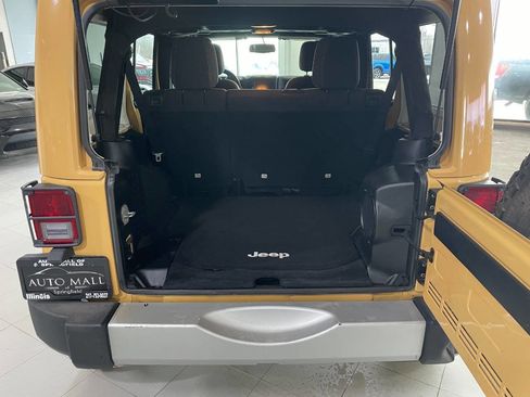 Used 2013 Jeep Wrangler Unlimited Sahara w/ Connectivity Group image 7