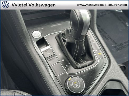 Used 2021 Volkswagen Tiguan SE R-Line image 31