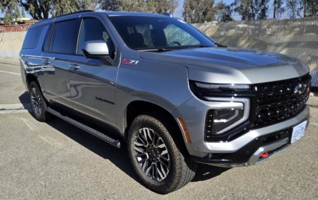 Used 2025 Chevrolet Suburban Z71 AWD/4WD image 1