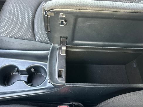 Certified 2022 Toyota Prius LE image 33