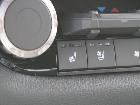 New 2025 Toyota Tundra Limited image 28