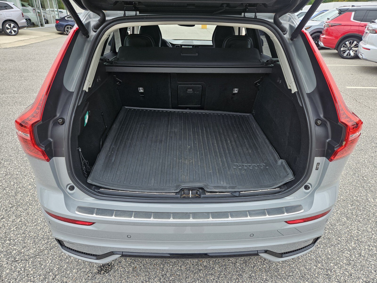 Used 2024 Volvo XC60 B5 Ultimate w/ Protection Package Premier AWD/4WD image 15