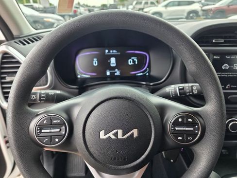Certified 2025 Kia Soul LX w/ LX Technology Package FWD image 25