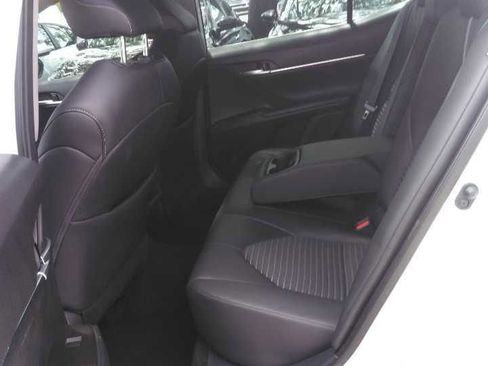 Used 2024 Toyota Camry SE FWD image 4