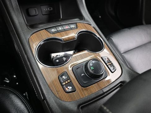 Used 2023 GMC Acadia SLE w/ Driver Convenience Package FWD image 24