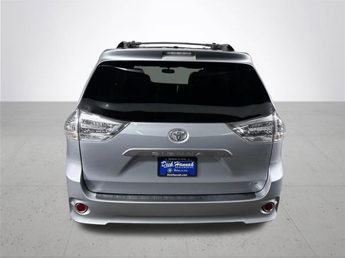 Used 2015 Toyota Sienna SE w/ SE Preferred Package FWD image 7