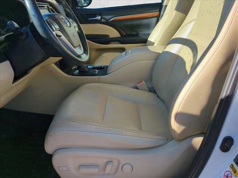 Used 2019 Toyota Highlander Limited Platinum image 16