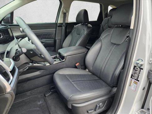 Used 2025 Kia Sorento SX image 16