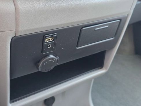 Used 2015 Toyota Sienna LE image 38