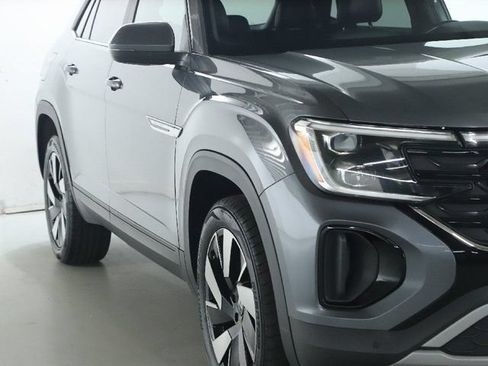 Used 2024 Volkswagen Atlas Cross Sport SE AWD/4WD image 8