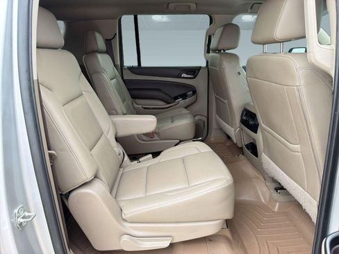 Used 2019 Chevrolet Suburban LT RWD image 27