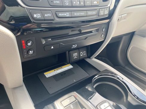 Used 2022 Honda Pilot Elite image 32