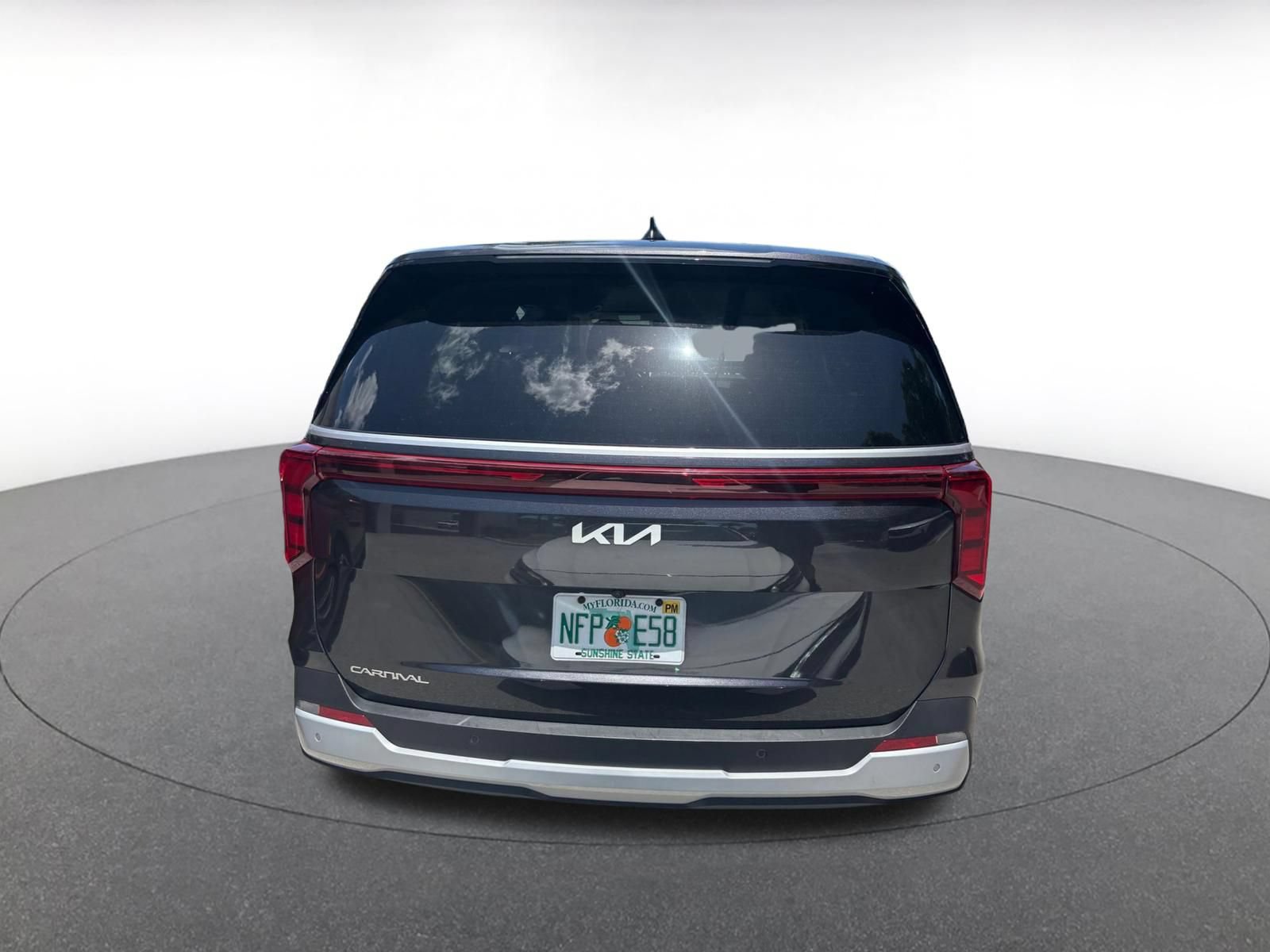 Used 2026 Kia Carnival FWD image 8