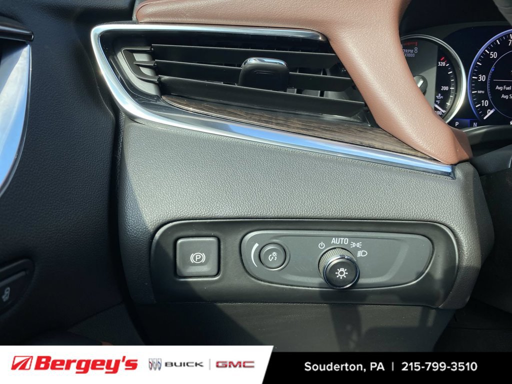 Used 2021 Buick Enclave Avenir w/ Avenir Technology Package AWD/4WD image 20