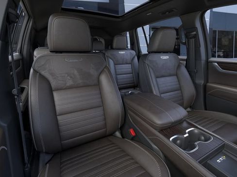 New 2026 GMC Acadia Denali Ultimate w/ LPO, Floor Liner Package AWD/4WD image 16