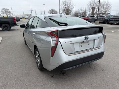 Used 2017 Toyota Prius Two w/ Prius Two Safety Plus Package image 10