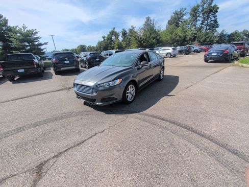 Used 2016 Ford Fusion SE FWD image 9