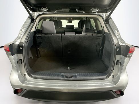 Used 2024 Toyota Highlander LE image 30