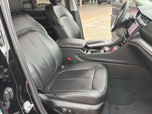 Used 2023 Jeep Grand Cherokee Limited w/ Luxury Tech Group II image 21