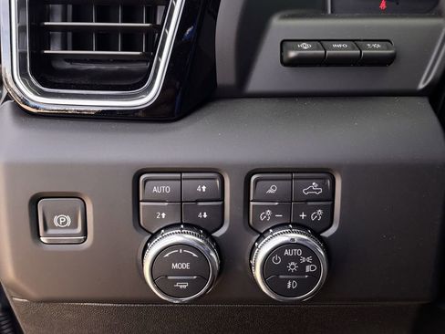New 2026 GMC Sierra 2500 Denali Ultimate AWD/4WD image 17