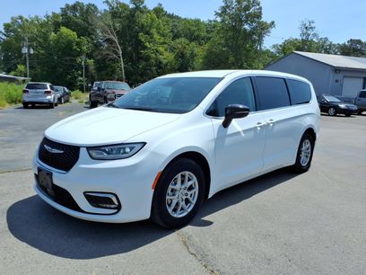 Used 2024 Chrysler Pacifica Touring-L