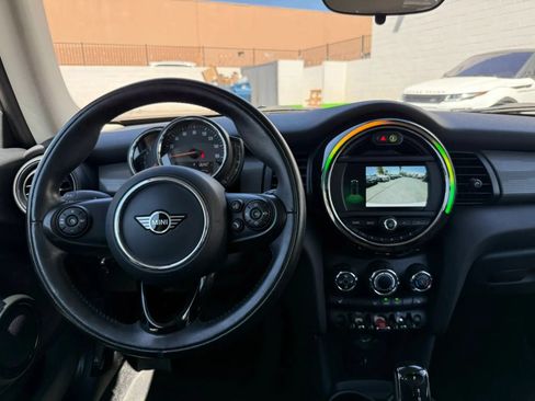 Used 2021 MINI Cooper 2-Door Hardtop FWD image 17