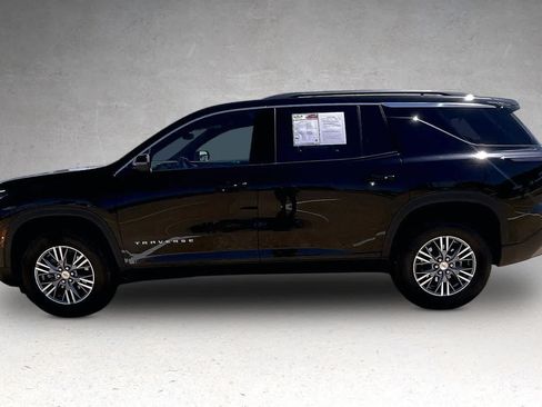 Used 2025 Chevrolet Traverse LT AWD/4WD image 3
