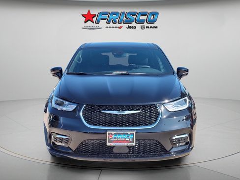 New 2026 Chrysler Pacifica Select image 2