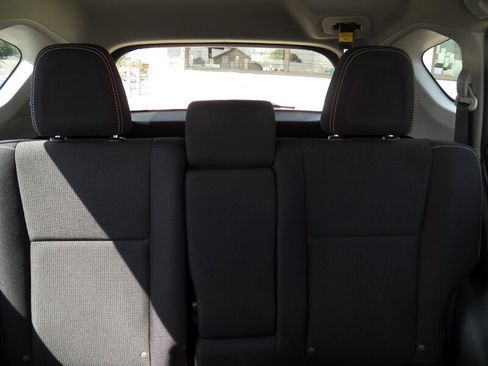 Used 2016 Toyota RAV4 XLE AWD/4WD image 12