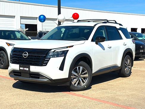 New 2026 Nissan Pathfinder SL image 2