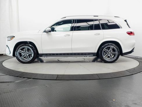 Used 2025 Mercedes-Benz GLS 450 4MATIC w/ AMG Line Exterior image 4