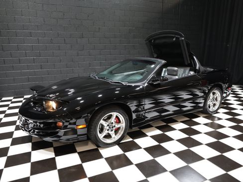 Used 1999 Pontiac Firebird Trans Am RWD image 11