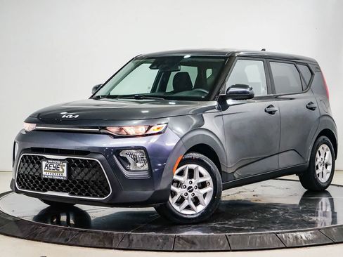 Used 2022 Kia Soul LX w/ Technology Package FWD image 1