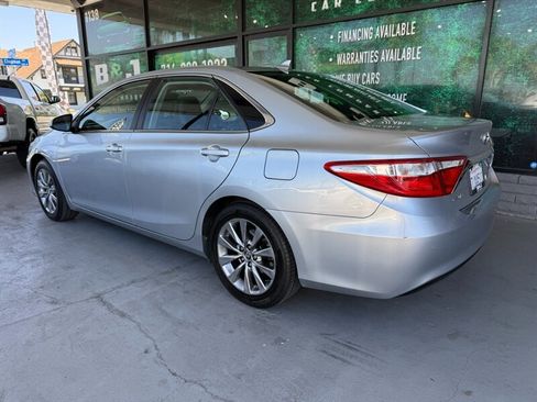Used 2015 Toyota Camry XLE w/ Moonroof Package FWD image 4