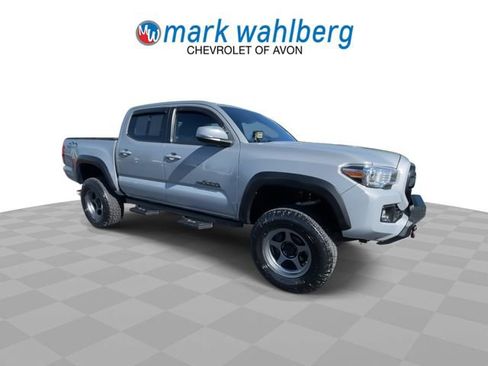 Used 2019 Toyota Tacoma TRD Off-Road AWD/4WD image 9