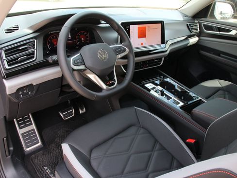 New 2026 Volkswagen Atlas Peak Edition AWD/4WD image 9